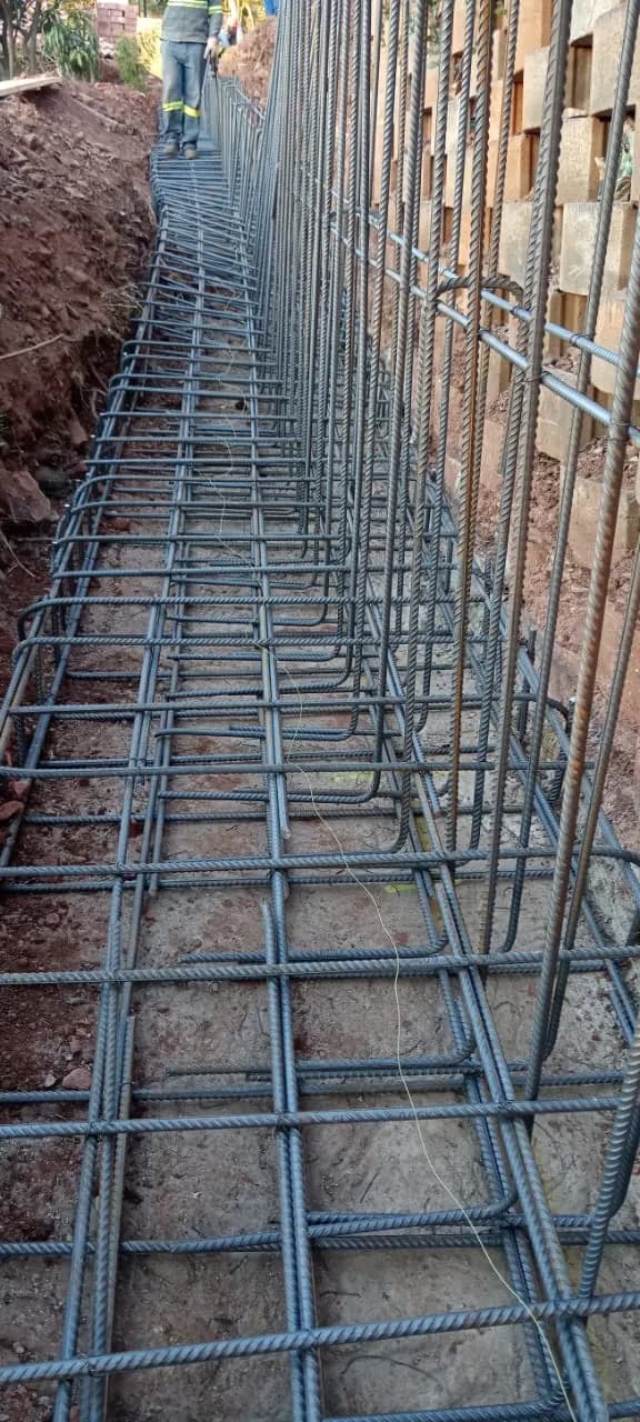 Reinforcing steel fixed for a long retaining wall footing
